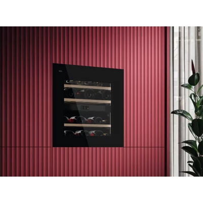 AEG AWCD280B6B beépíthető borhűtő fekete 60cm 26 palack