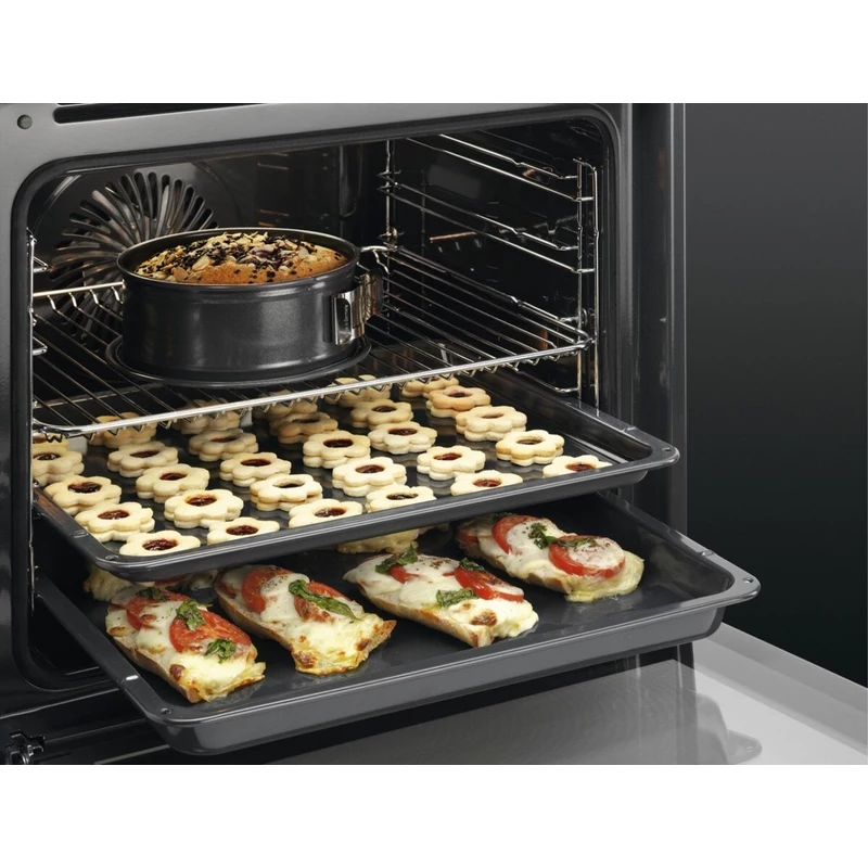 AEG BCE455350M SteamBake beépíthető sütő gőzfunkcióval