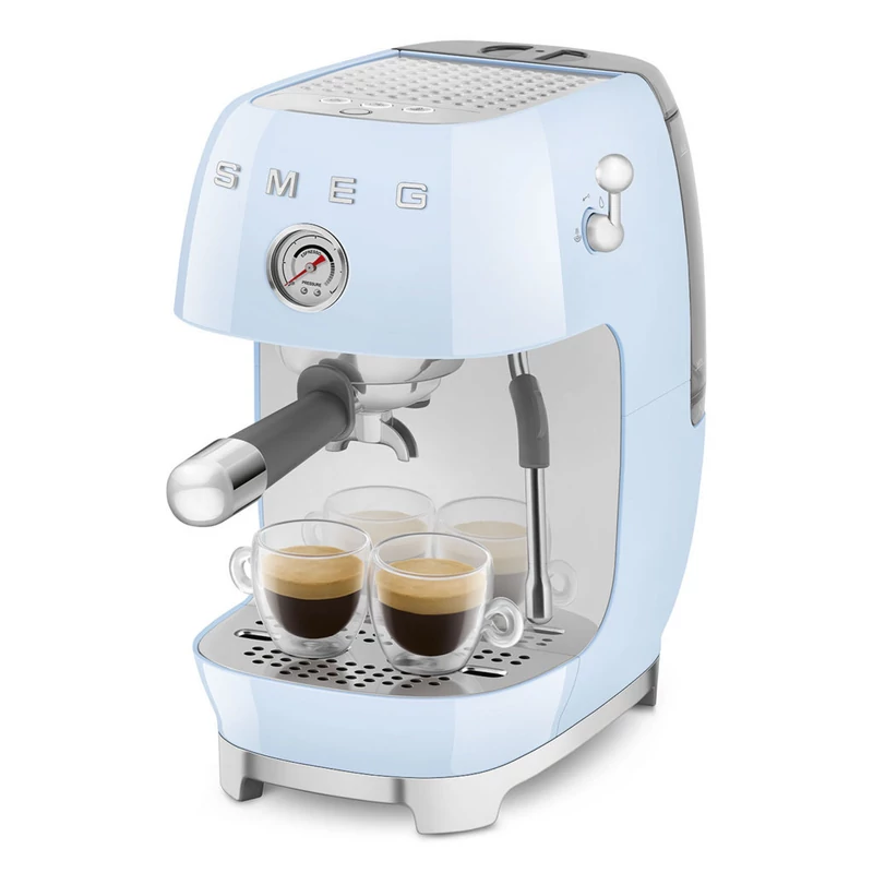 Smeg ECF03PBEU espresso kávéfőző cold brew funkcióval retro világoskék