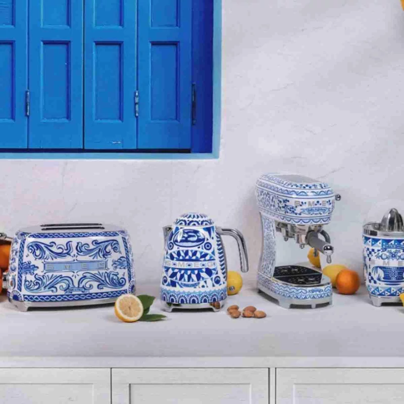 Smeg KLF03DGBEU vízforraló Dolce&Gabbana Blu Mediterraneo 