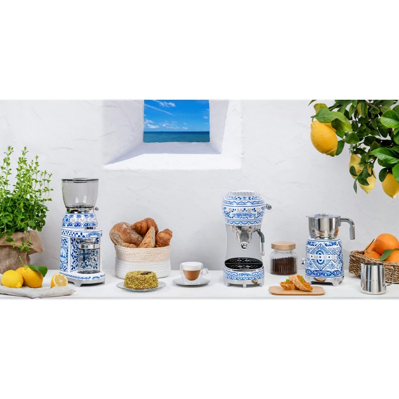 Smeg MFF01DGBEU tejhabosító Dolce&Gabbana Blu Mediterraneo