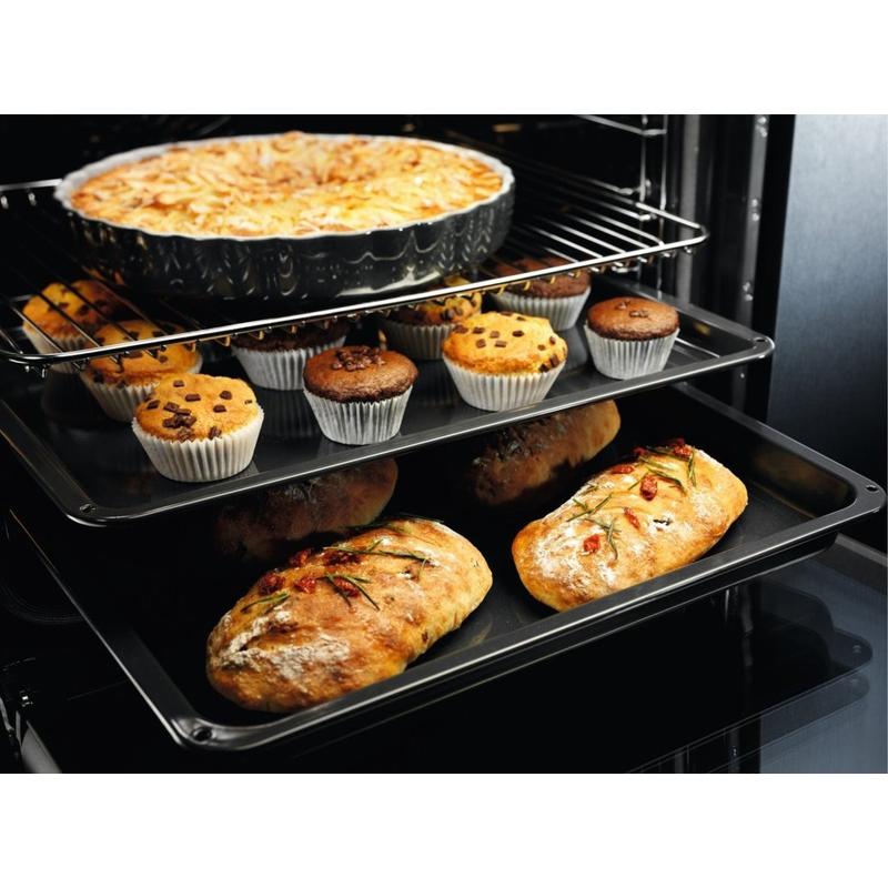 Electrolux EOD6P77X SteamBake beépíthető sütő gőzfunkcióval, maghőmérő, pirolitikus tisztítás